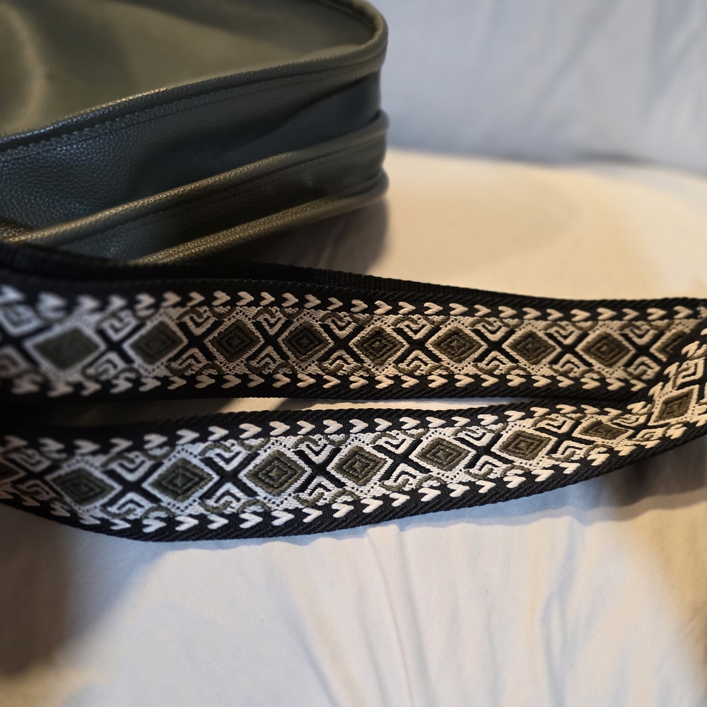 Chic Olive Shoulder Bag With Patterned Strap - image 8